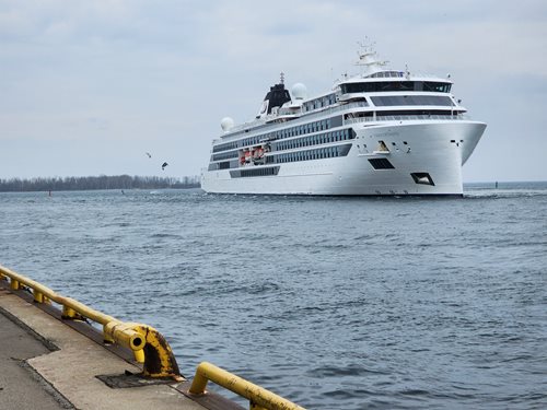 Viking-Octantis_April-28-2023-(1).jpg Cruise ship in the harbour